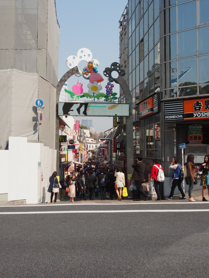 This ever-changing entrance decoration greets you as you embark on the mind-warping journey down Takeshita Street.