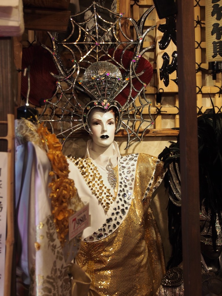 I hate spiders, but for this, I would make an exception. 